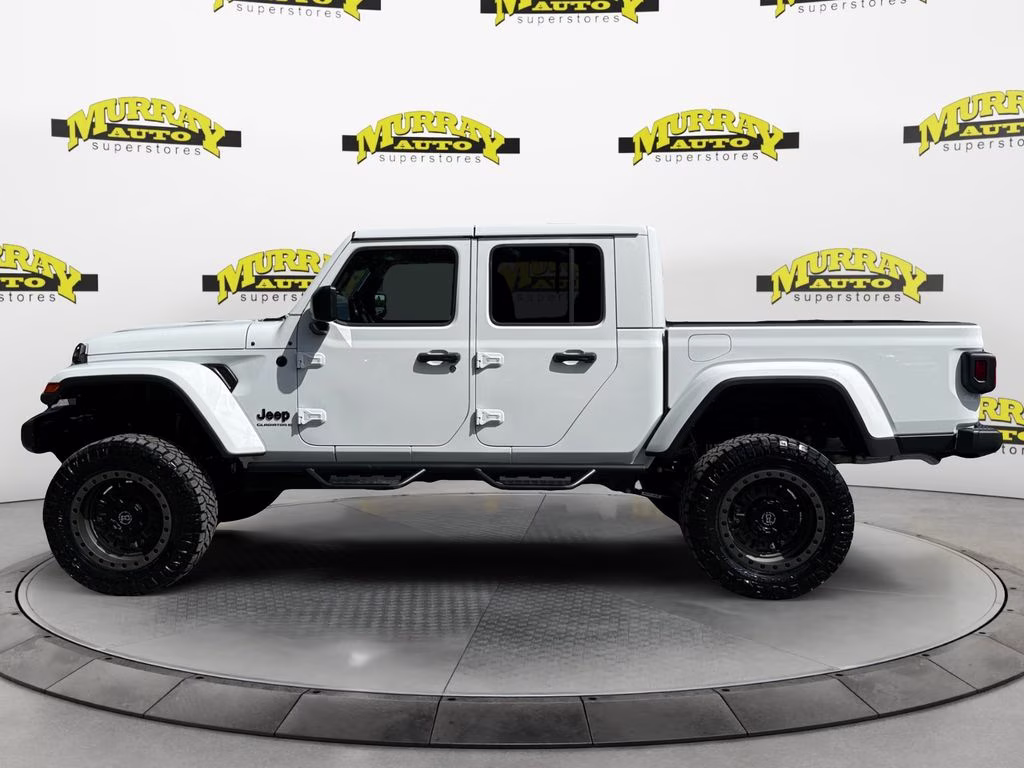 2026 Bright White Clearcoat Jeep Gladiator Sahara 4X4 Truck