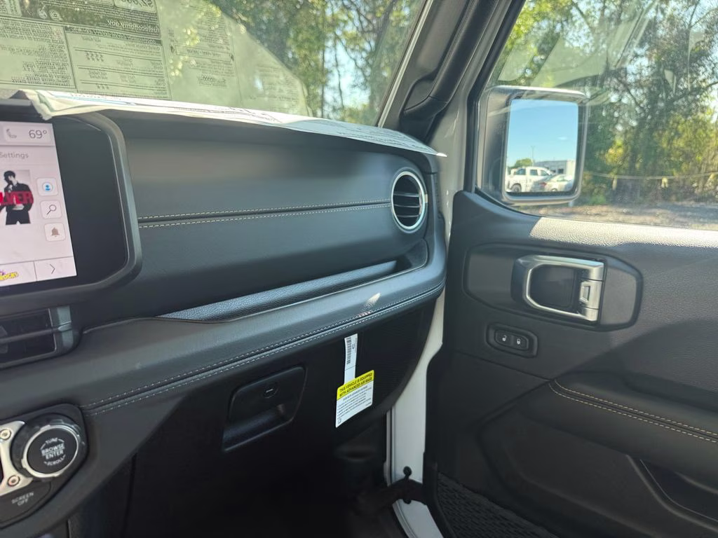 2026 Bright White Clearcoat Jeep Gladiator Sahara 4X4 Truck