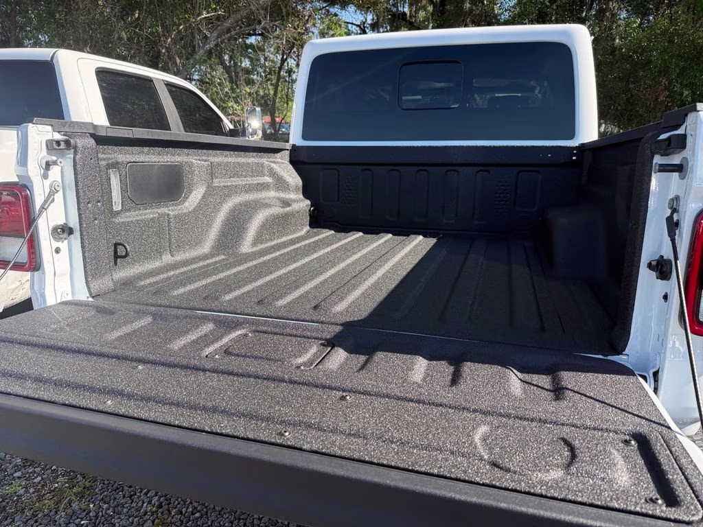 2026 Bright White Clearcoat Jeep Gladiator Sahara 4X4 Truck