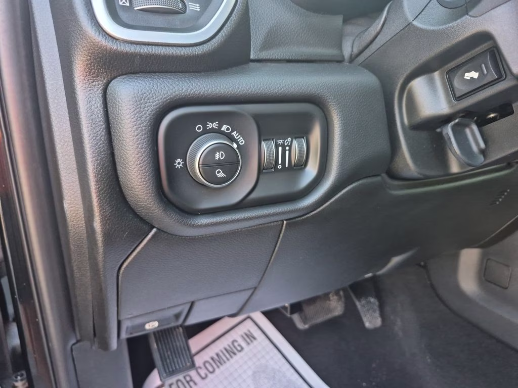 2019 Diamond Black Crystal Pearlcoat Ram 2500 Big Horn 4X4 Truck