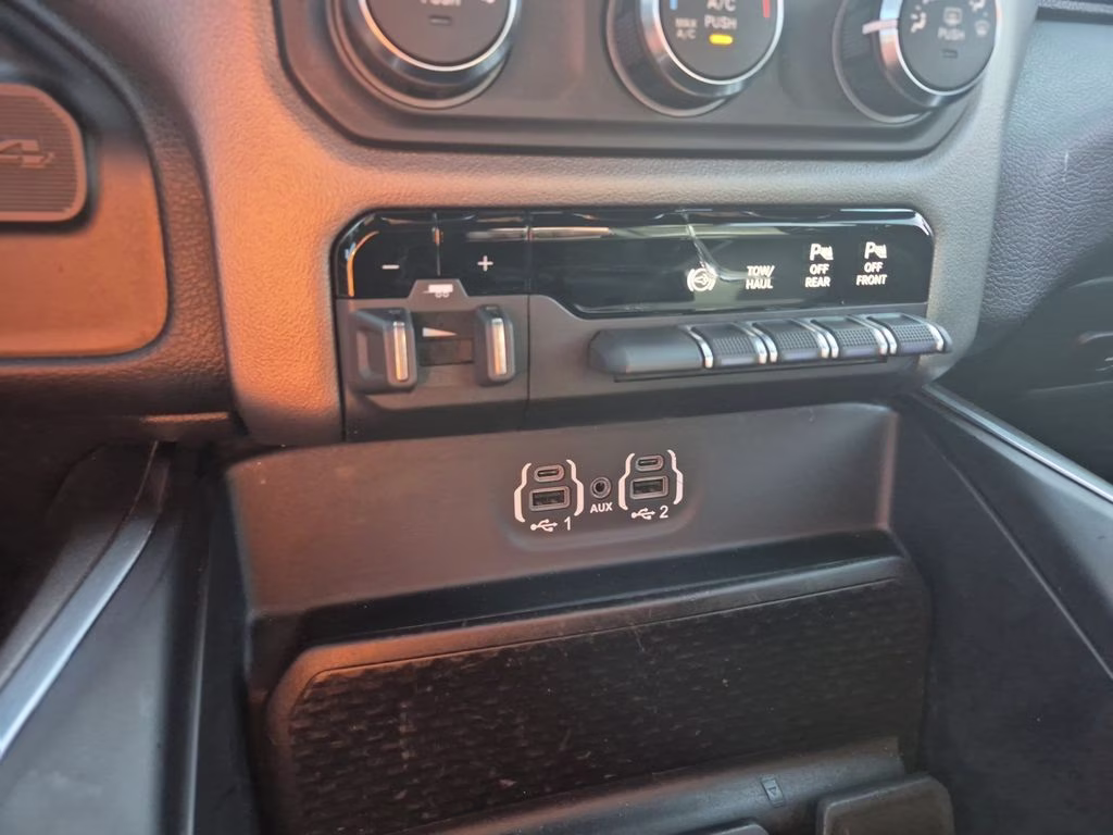 2019 Diamond Black Crystal Pearlcoat Ram 2500 Big Horn 4X4 Truck