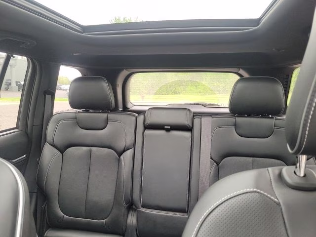 2023 Velvet Red Pearlcoat Jeep Grand Cherokee Overland 4X4 SUV
