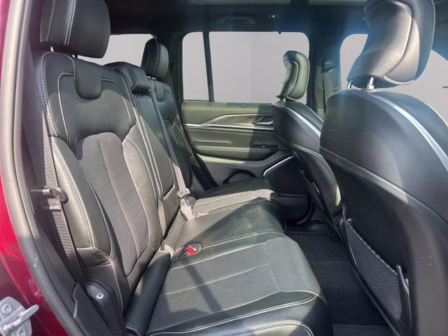 2023 Velvet Red Pearlcoat Jeep Grand Cherokee Overland 4X4 SUV