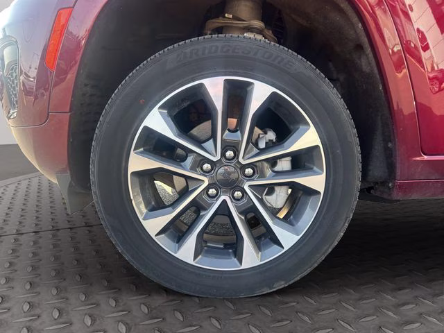 2023 Velvet Red Pearlcoat Jeep Grand Cherokee Overland 4X4 SUV