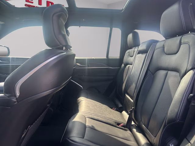 2023 Velvet Red Pearlcoat Jeep Grand Cherokee Overland 4X4 SUV