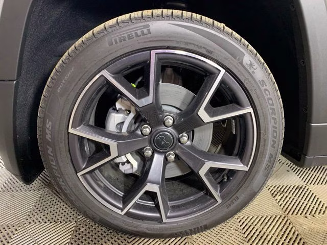 2026 Sting-Gray Clearcoat Jeep Cherokee Overland 4X4 SUV