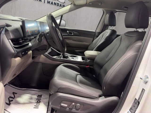 2026 Snow White Pearl Kia Carnival LXS FWD Van