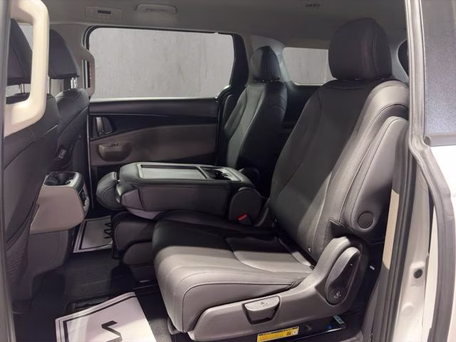 2026 Snow White Pearl Kia Carnival LXS FWD Van