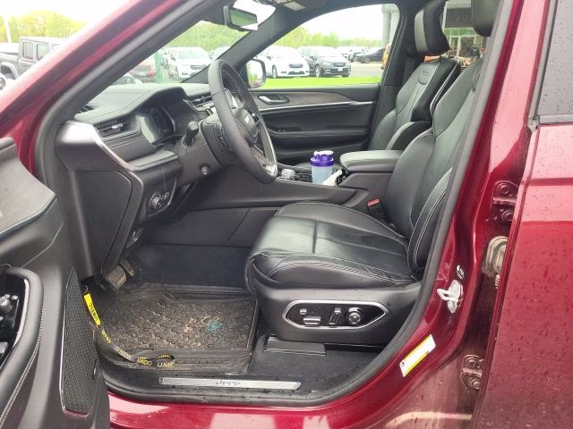 2023 Velvet Red Pearlcoat Jeep Grand Cherokee Overland 4X4 SUV