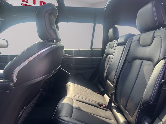 2023 Velvet Red Pearlcoat Jeep Grand Cherokee Overland 4X4 SUV