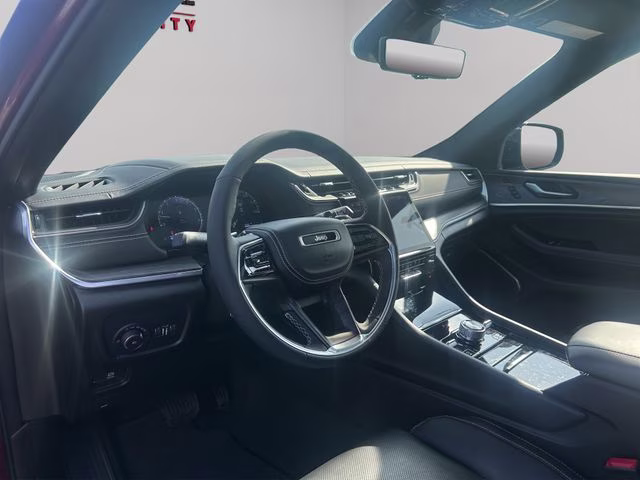 2023 Velvet Red Pearlcoat Jeep Grand Cherokee Overland 4X4 SUV
