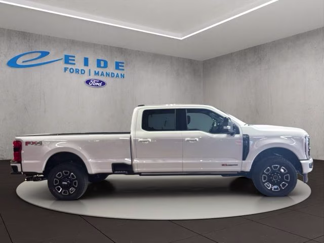 2026 Star White Metallic Tri-Coat Ford Super Duty F-350 SRW Platinum 4X4 Truck