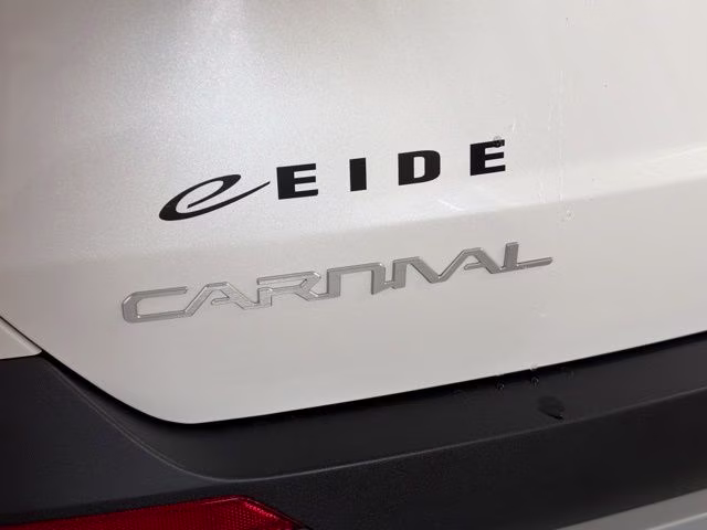 2026 Snow White Pearl Kia Carnival LXS FWD Van
