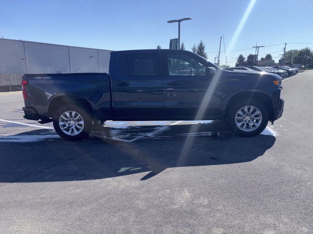 2021 Northsky Blue Metallic Chevrolet Silverado 1500 Custom 4X4 Truck