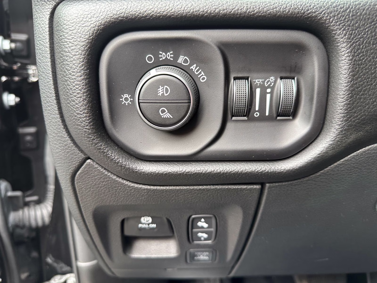 2026 Diamond Black Crystal Pearlcoat Ram 1500 Laramie 4X4 Truck