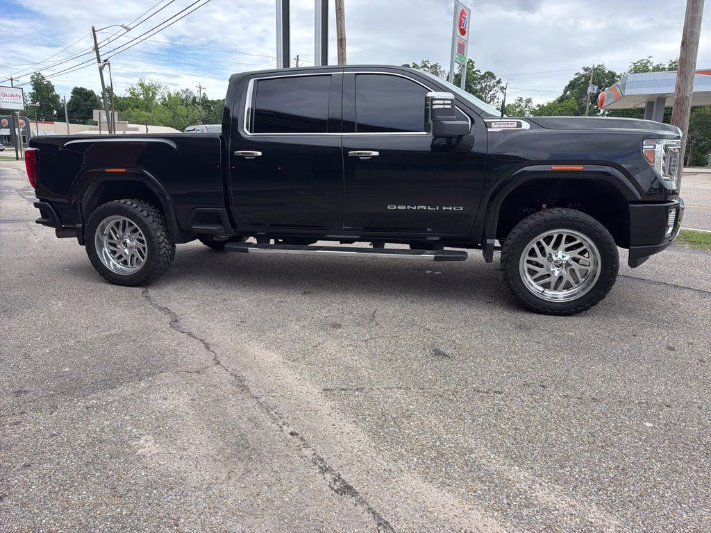 2021 GMC Sierra 4WD Crew Cab Standard Box Denali's photo