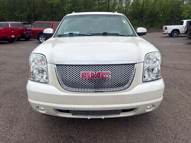 2014 White Diamond Tricoat GMC Yukon XL Denali AWD SUV