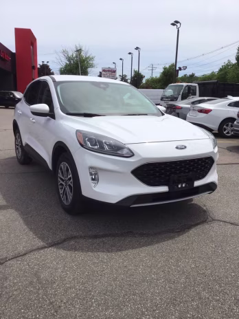 2022 Oxford White Ford Escape SEL AWD SUV