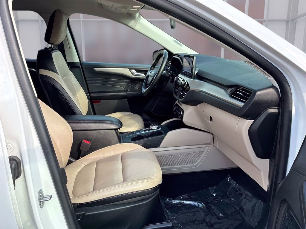 2022 Oxford White Ford Escape SEL AWD SUV