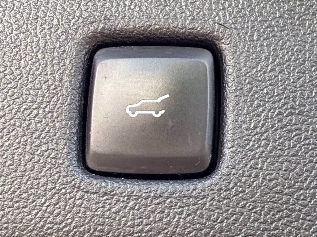2022 Oxford White Ford Escape SEL AWD SUV