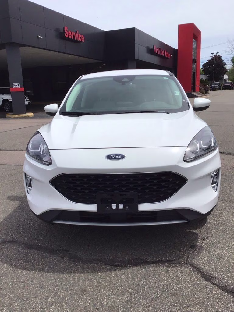 2022 Oxford White Ford Escape SEL AWD SUV