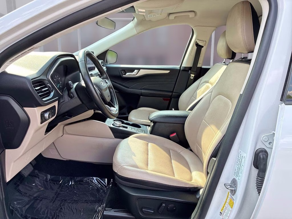 2022 Oxford White Ford Escape SEL AWD SUV