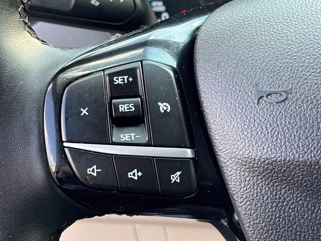 2022 Oxford White Ford Escape SEL AWD SUV