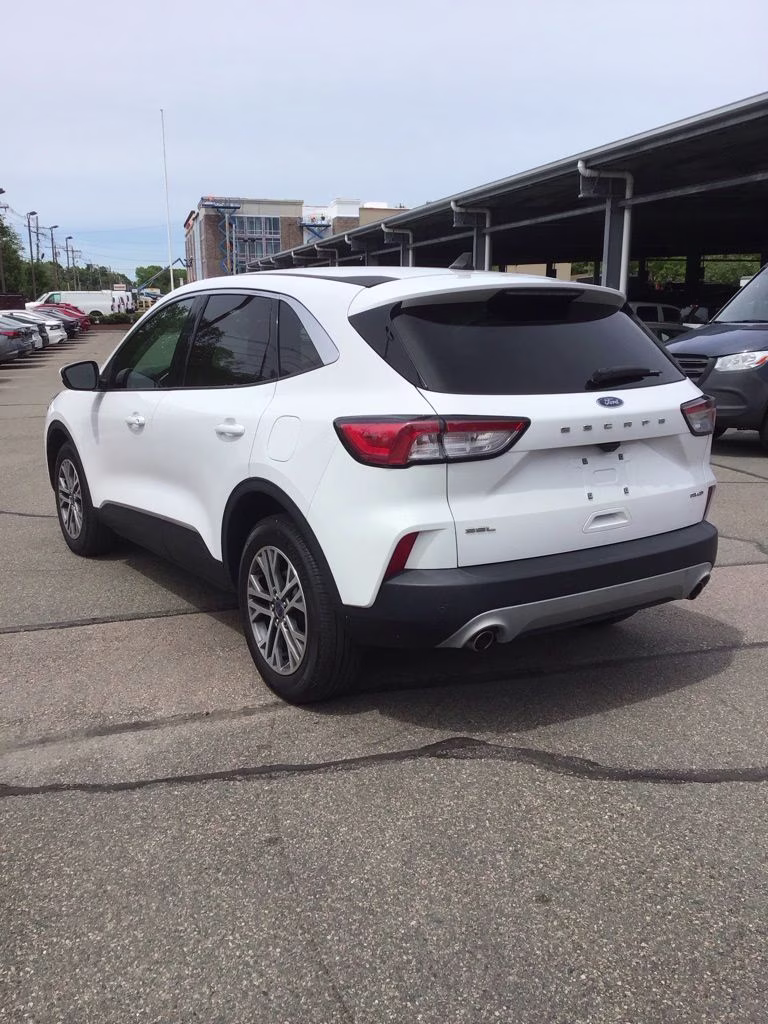 2022 Oxford White Ford Escape SEL AWD SUV