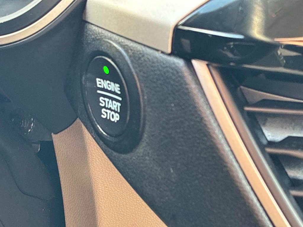 2022 Oxford White Ford Escape SEL AWD SUV