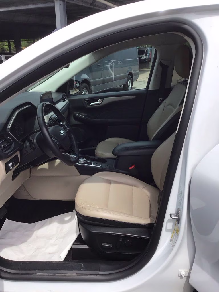 2022 Oxford White Ford Escape SEL AWD SUV