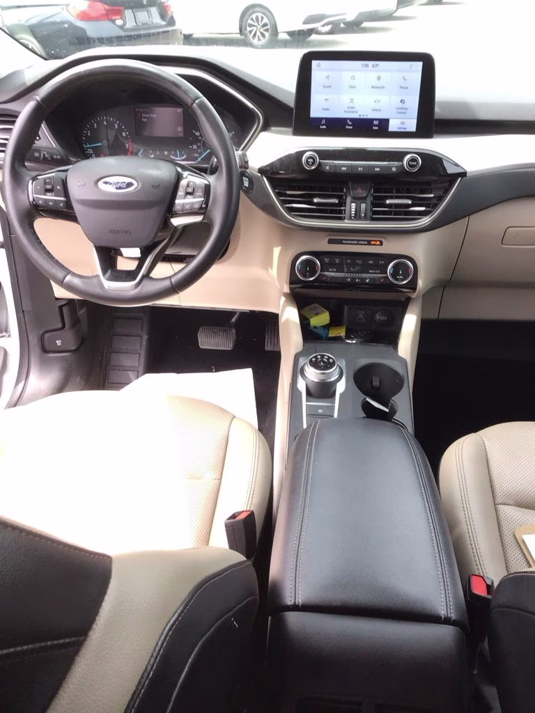 2022 Oxford White Ford Escape SEL AWD SUV
