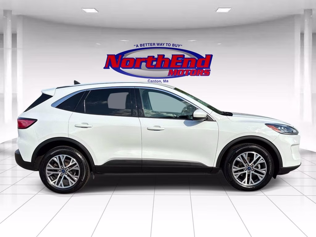 2022 Oxford White Ford Escape SEL AWD SUV