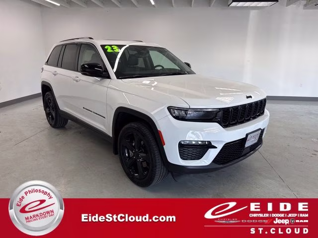 2023 Bright White Clearcoat Jeep Grand Cherokee Limited 4X4 SUV