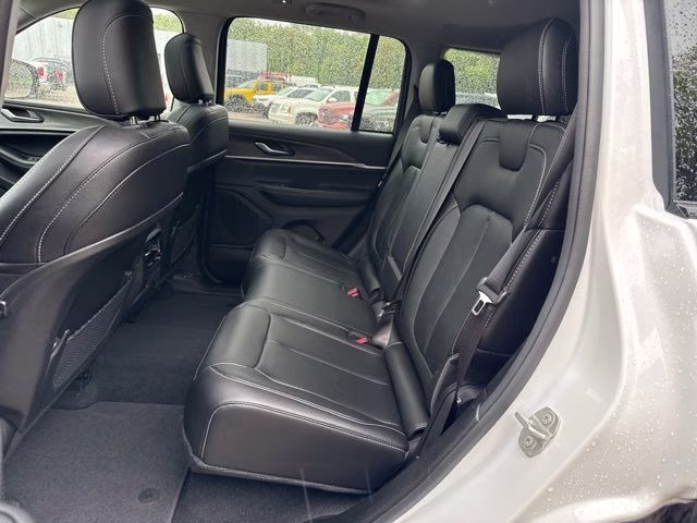 2023 Bright White Clearcoat Jeep Grand Cherokee Limited 4X4 SUV