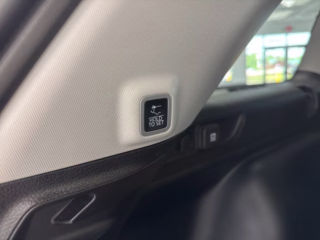 2023 Bright White Clearcoat Jeep Grand Cherokee Limited 4X4 SUV