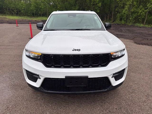 2023 Bright White Clearcoat Jeep Grand Cherokee Limited 4X4 SUV