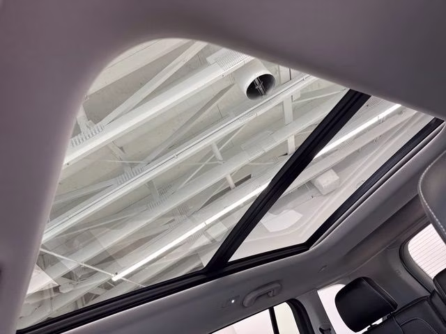 2023 Bright White Clearcoat Jeep Grand Cherokee Limited 4X4 SUV