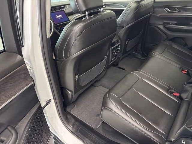 2023 Bright White Clearcoat Jeep Grand Cherokee Limited 4X4 SUV