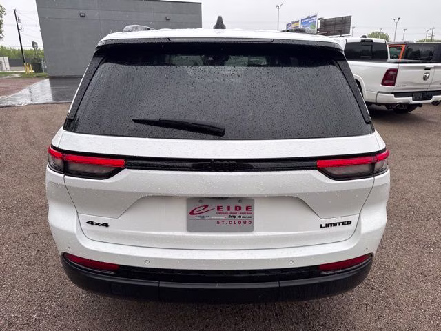 2023 Bright White Clearcoat Jeep Grand Cherokee Limited 4X4 SUV