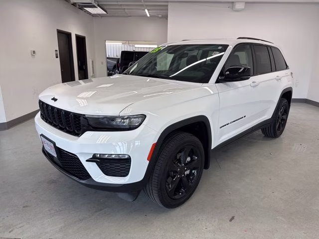 2023 Bright White Clearcoat Jeep Grand Cherokee Limited 4X4 SUV