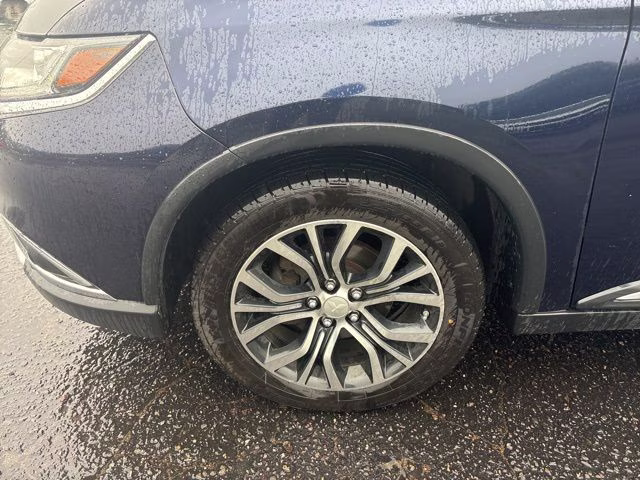 2017 Cosmic Blue Metallic Mitsubishi Outlander ES 4X4 SUV