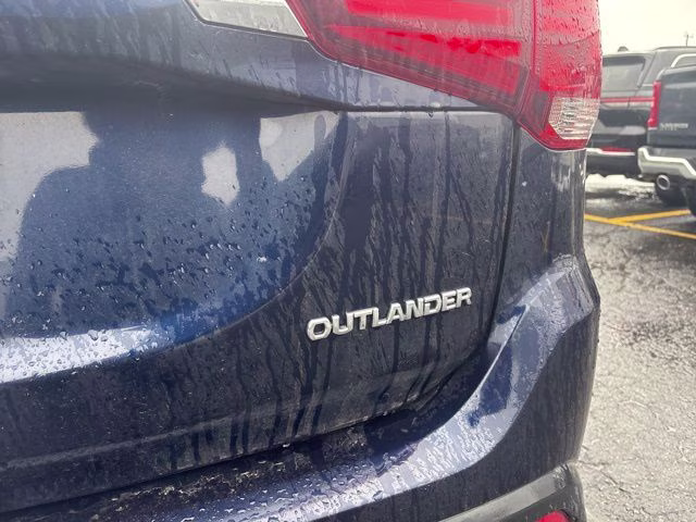 2017 Cosmic Blue Metallic Mitsubishi Outlander ES 4X4 SUV