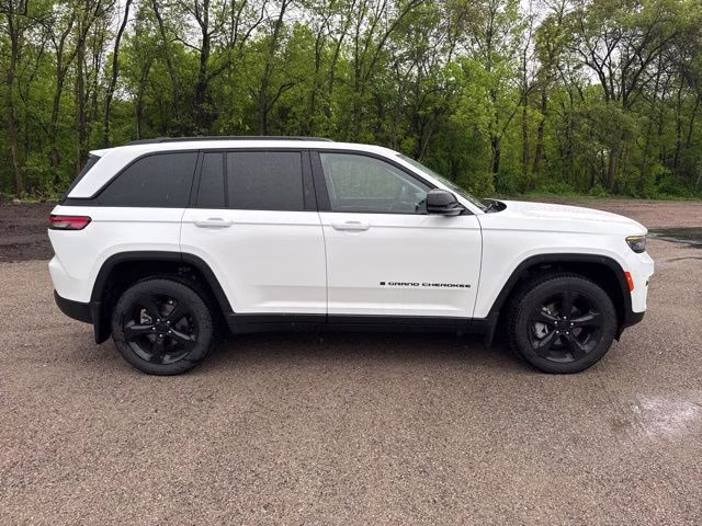 2023 Bright White Clearcoat Jeep Grand Cherokee Limited 4X4 SUV