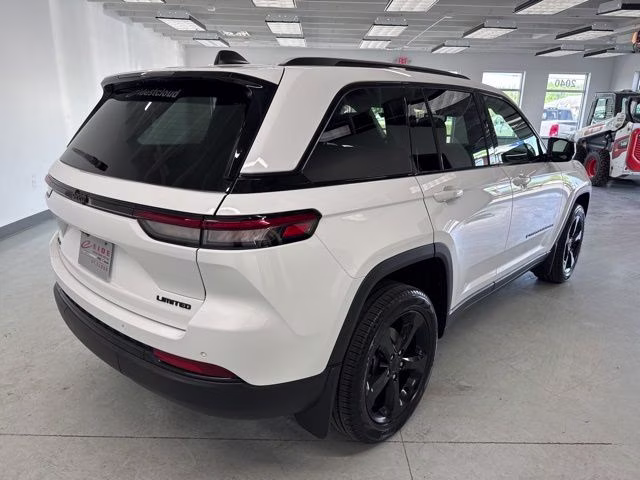 2023 Bright White Clearcoat Jeep Grand Cherokee Limited 4X4 SUV