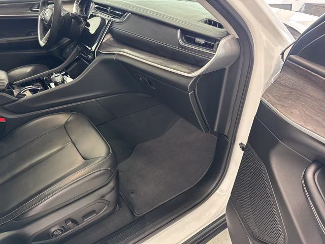 2023 Bright White Clearcoat Jeep Grand Cherokee Limited 4X4 SUV