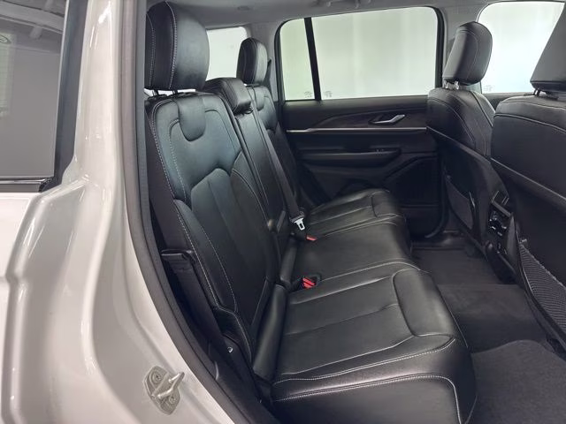 2023 Bright White Clearcoat Jeep Grand Cherokee Limited 4X4 SUV