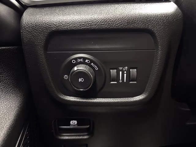 2023 Bright White Clearcoat Jeep Grand Cherokee Limited 4X4 SUV