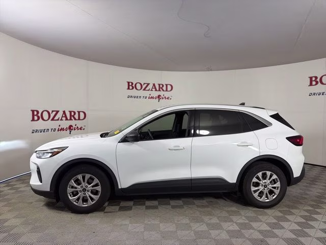 2023 Oxford White Ford Escape Active FWD SUV