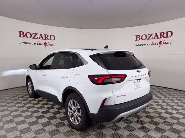 2023 Oxford White Ford Escape Active FWD SUV