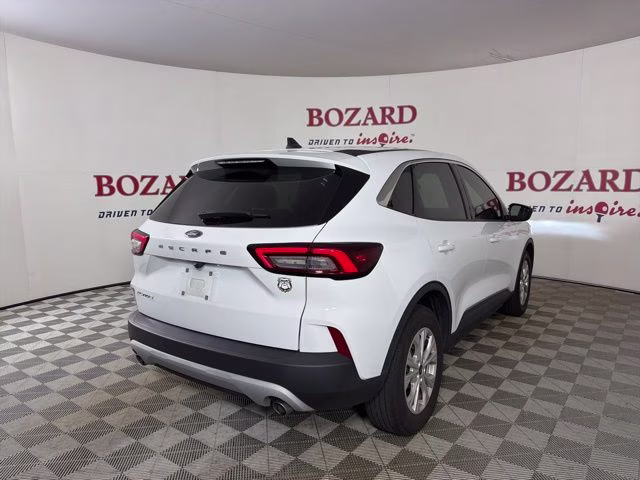 2023 Oxford White Ford Escape Active FWD SUV